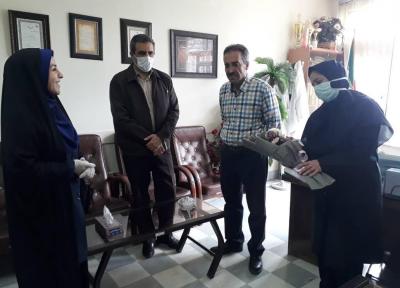 خبرنگاران اهدای کتاب به کادر درمانی بیمارستان طالقانی ارومیه